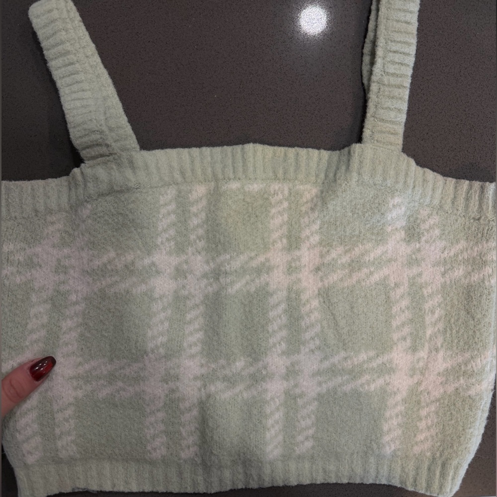 Kendall & Kylie Textured Knit Top in Cream Green